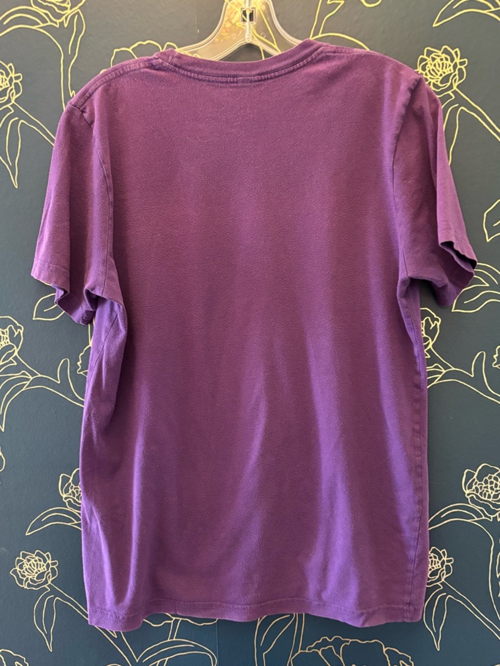 Authentic UNDERTALE DELTA RUNE fan gamer tee PURPLE unisex medium - Picture 2 of 4